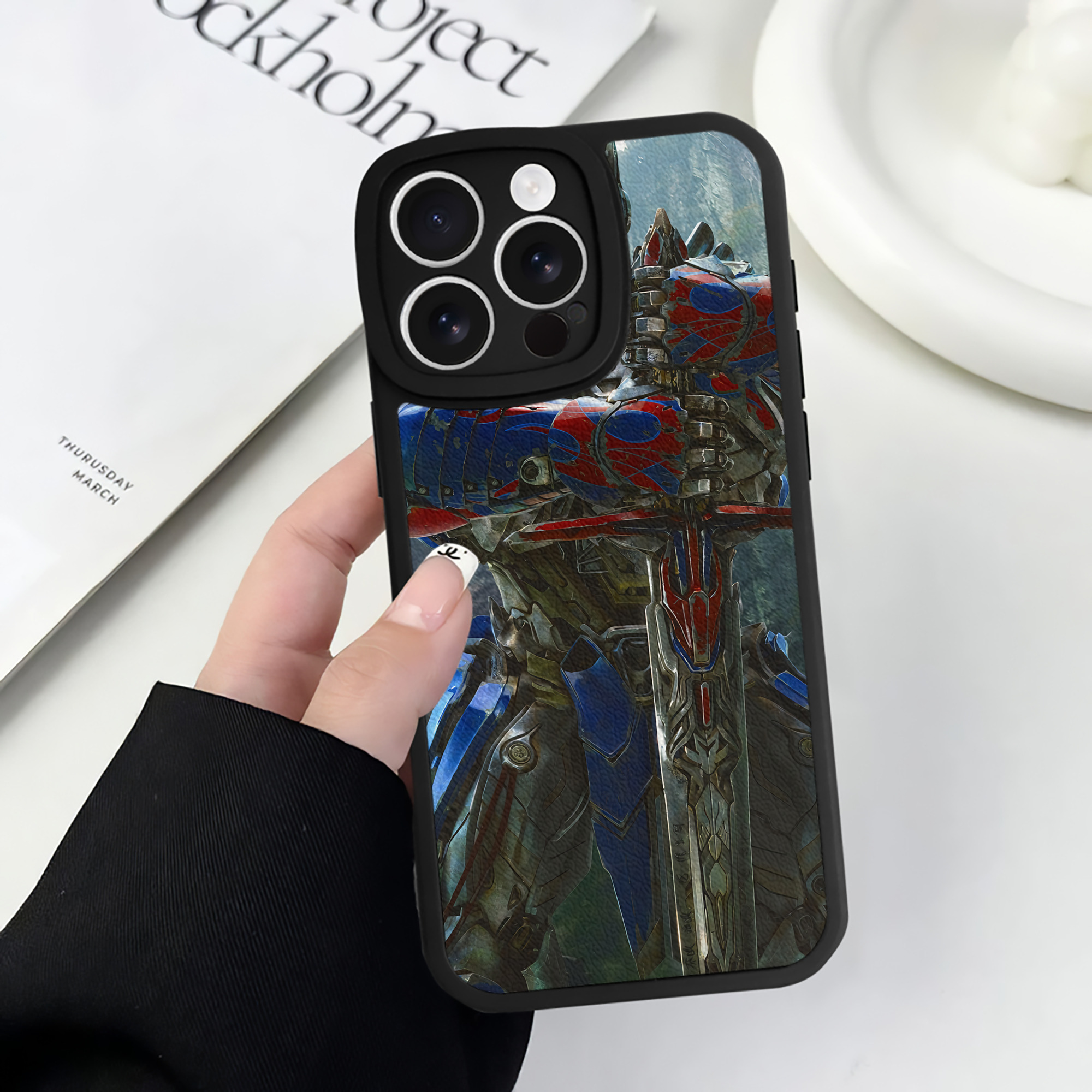 （画像用） Transformers トランスフォーマー 【iPhone 16シリーズ対応】シリコンスマホケース（レザー調） 材質：シリコン